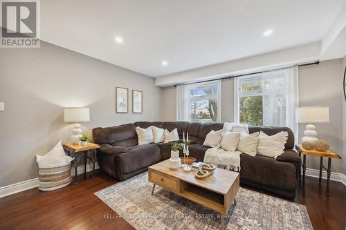 122 Robert Adams Drive, Clarington (Courtice), ON - Indoor Photo Showing Living Room