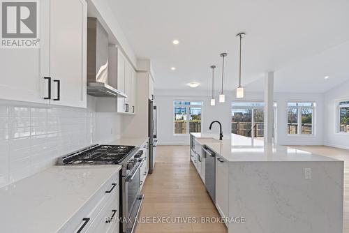 652 Halloway Drive, Kingston (Kingston East (Incl Barret Crt)), ON - Indoor Photo Showing Kitchen With Upgraded Kitchen