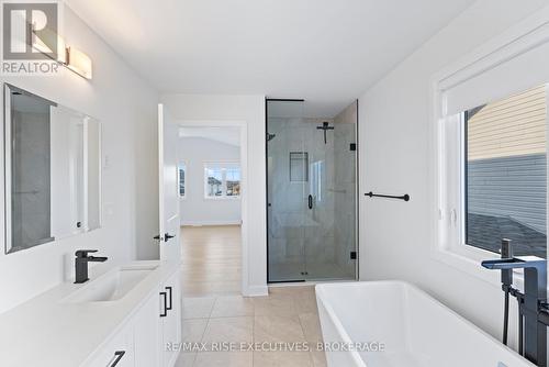 652 Halloway Drive, Kingston (Kingston East (Incl Barret Crt)), ON - Indoor Photo Showing Bathroom