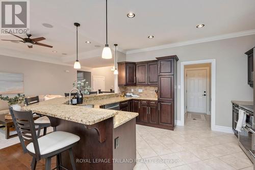 3700 Settlement Trail, London, ON - Indoor Photo Showing Kitchen With Upgraded Kitchen