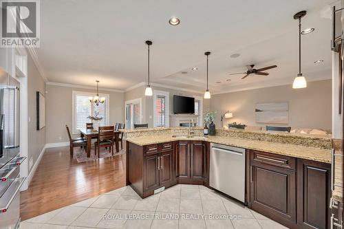 3700 Settlement Trail, London, ON - Indoor Photo Showing Kitchen With Upgraded Kitchen