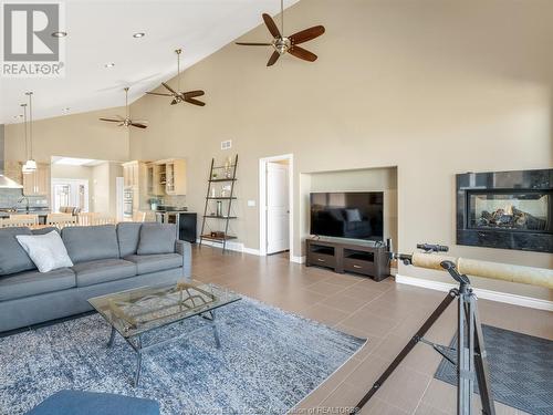 581 Ross Beach Road, Lakeshore, ON - Indoor Photo Showing Living Room