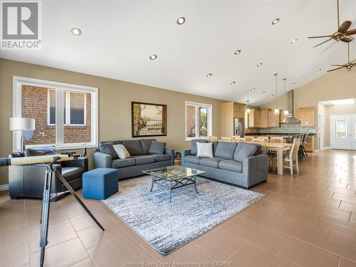 581 Ross Beach Road, Lakeshore, ON - Indoor Photo Showing Living Room