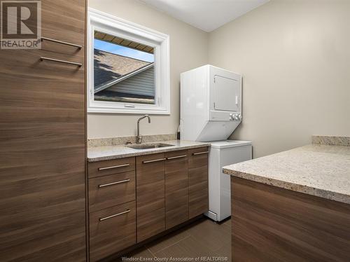 581 Ross Beach Road, Lakeshore, ON - Indoor Photo Showing Laundry Room