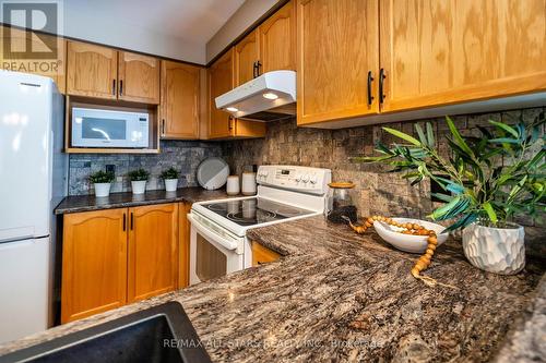 69 Matthewson Place, Whitby (Brooklin), ON - Indoor Photo Showing Kitchen