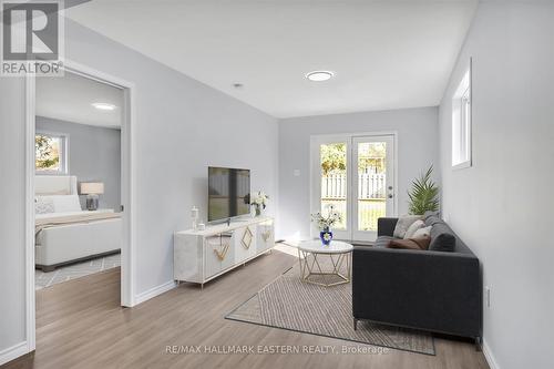 734 Chemong Road, Peterborough (Northcrest), ON - Indoor Photo Showing Living Room