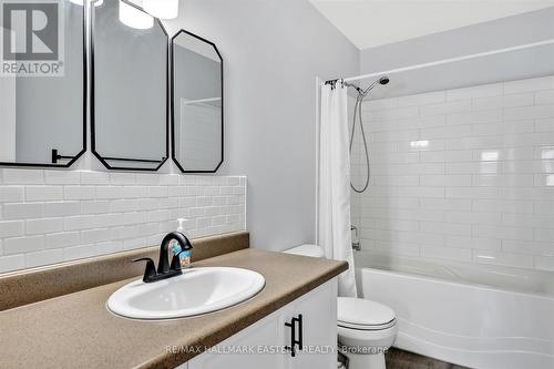 734 Chemong Road, Peterborough (Northcrest), ON - Indoor Photo Showing Bathroom