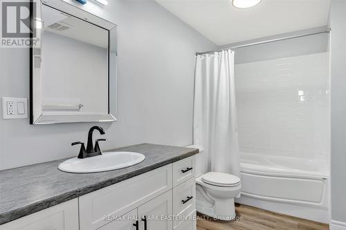 734 Chemong Road, Peterborough (Northcrest), ON - Indoor Photo Showing Bathroom