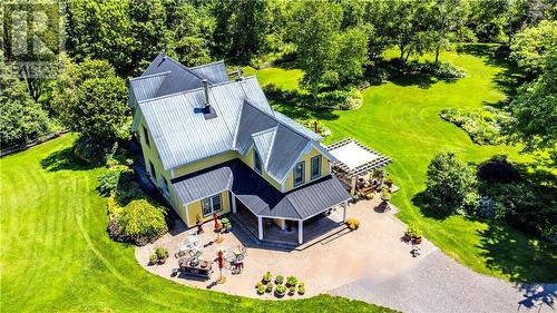 Beautiful grounds surrounding the house. - 4254 O'Neil Road, Stittsville - Munster - Richmond (8210 - Rideau Twp South To Roger Stevens Drive), ON - Outdoor