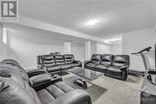 1002 Offley Road, Ottawa, ON - Indoor Photo Showing Living Room