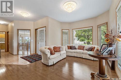 15 315 Bayview Crescent, Saskatoon, SK - Indoor Photo Showing Living Room