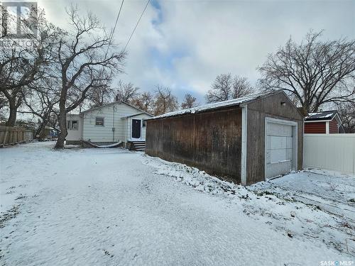 430 Stadacona Street E, Moose Jaw, SK - Outdoor