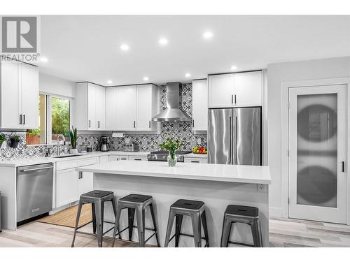 1119 Pine Street, Kamloops, BC - Indoor Photo Showing Kitchen With Upgraded Kitchen