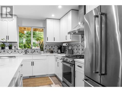 1119 Pine Street, Kamloops, BC - Indoor Photo Showing Kitchen With Upgraded Kitchen