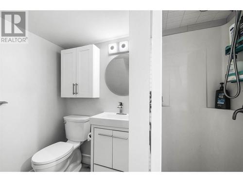 1119 Pine Street, Kamloops, BC - Indoor Photo Showing Bathroom