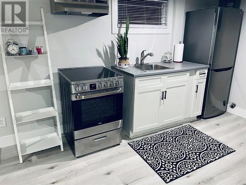 1119 Pine Street, Kamloops, BC - Indoor Photo Showing Kitchen