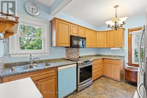 259 Niagara Street, St. Catharines, ON - Indoor Photo Showing Kitchen With Double Sink