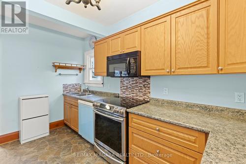 259 Niagara Street, St. Catharines, ON - Indoor Photo Showing Kitchen With Double Sink