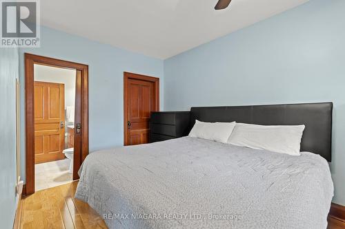 259 Niagara Street, St. Catharines, ON - Indoor Photo Showing Bedroom