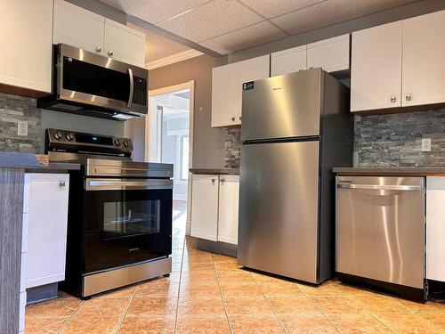 Kitchen - 53 Boul. Lakeview, Beaconsfield, QC - Indoor Photo Showing Kitchen