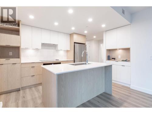 1488 Bertram Street Unit# 1610, Kelowna, BC - Indoor Photo Showing Kitchen With Upgraded Kitchen