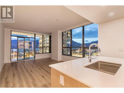 1488 Bertram Street Unit# 1610, Kelowna, BC - Indoor Photo Showing Kitchen