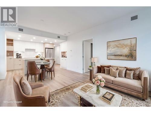 1488 Bertram Street Unit# 1610, Kelowna, BC - Indoor Photo Showing Living Room