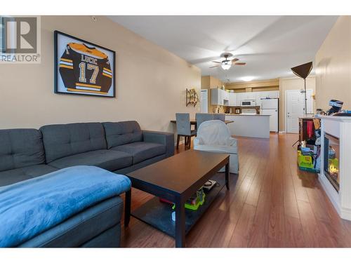 778 Rutland Road Unit# 406, Kelowna, BC - Indoor Photo Showing Living Room