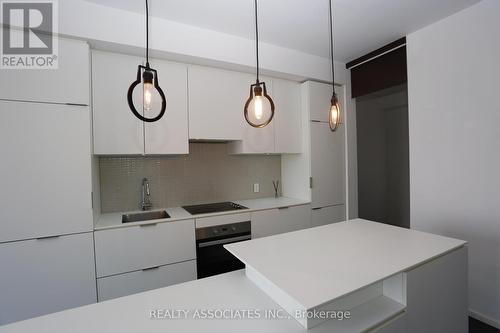 4309 - 5 St Joseph Street, Toronto, ON - Indoor Photo Showing Kitchen