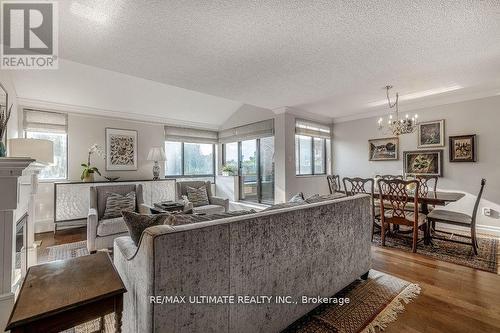 523 - 40 Sylvan Valleyway, Toronto, ON - Indoor Photo Showing Living Room