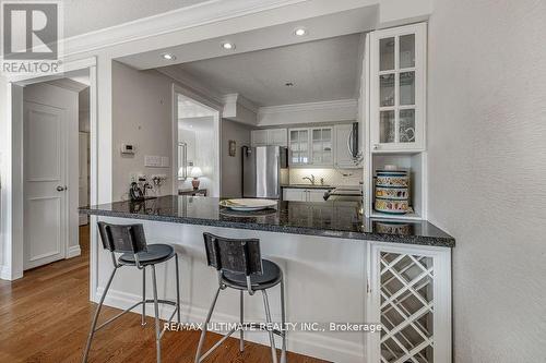 523 - 40 Sylvan Valleyway, Toronto, ON - Indoor Photo Showing Kitchen