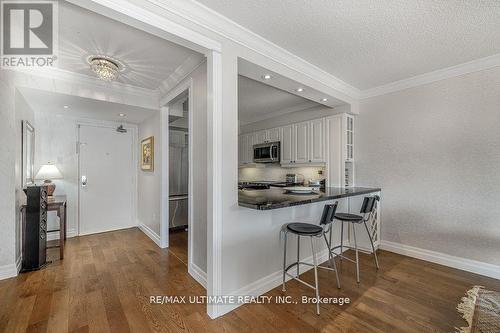 523 - 40 Sylvan Valleyway, Toronto, ON - Indoor Photo Showing Kitchen