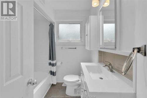 1727 Westminster Boulevard, Windsor, ON - Indoor Photo Showing Bathroom