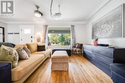 1362 Hall Avenue, Windsor, ON - Indoor Photo Showing Living Room