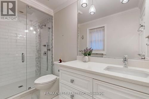 499 Reynolds Street, Whitby, ON - Indoor Photo Showing Bathroom