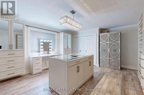 499 Reynolds Street, Whitby, ON - Indoor Photo Showing Kitchen