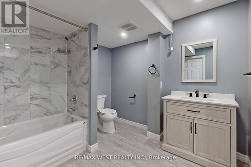 499 Reynolds Street, Whitby, ON - Indoor Photo Showing Bathroom