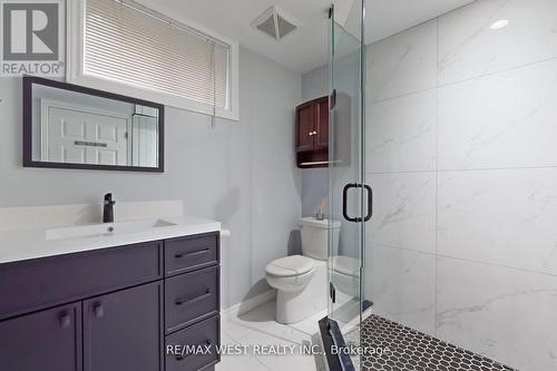 499 Reynolds Street, Whitby, ON - Indoor Photo Showing Bathroom