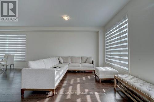 28 Velvet Drive, Whitby, ON - Indoor Photo Showing Living Room