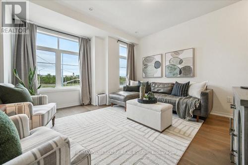 53 Carneros Way, Markham, ON - Indoor Photo Showing Living Room