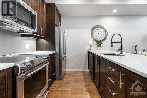 129 Eye Bright Crescent, Ottawa, ON - Indoor Photo Showing Kitchen With Stainless Steel Kitchen With Upgraded Kitchen