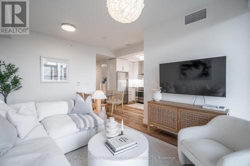 1301 - 500 Brock Avenue, Burlington, ON - Indoor Photo Showing Living Room