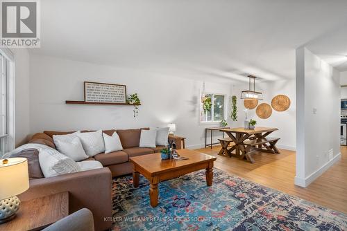 266 Coxe Boulevard, Milton, ON - Indoor Photo Showing Living Room