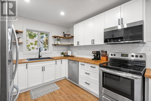 266 Coxe Boulevard, Milton, ON - Indoor Photo Showing Kitchen With Upgraded Kitchen