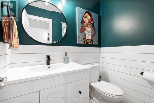 266 Coxe Boulevard, Milton, ON - Indoor Photo Showing Bathroom