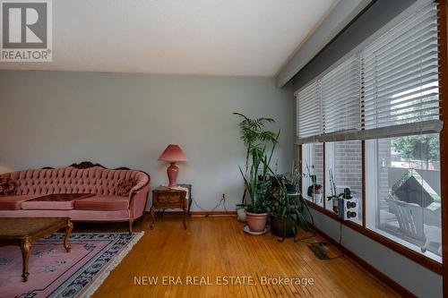 7388 Sills Road, Mississauga, ON - Indoor Photo Showing Living Room