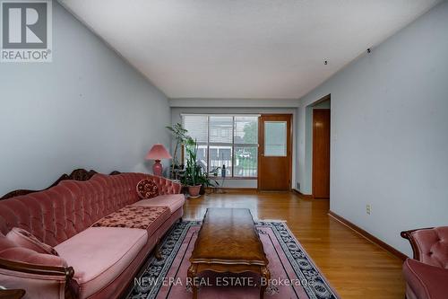 7388 Sills Road, Mississauga, ON - Indoor Photo Showing Living Room