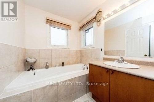 91 Breton Avenue, Mississauga, ON - Indoor Photo Showing Bathroom