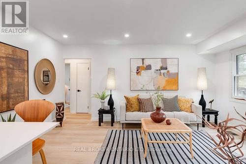 39 Trillium Crescent, London, ON - Indoor Photo Showing Living Room