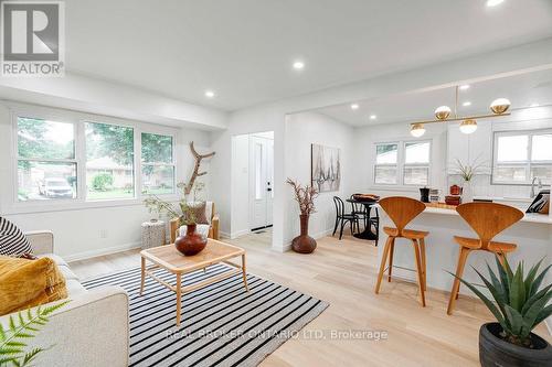 39 Trillium Crescent, London, ON - Indoor Photo Showing Living Room